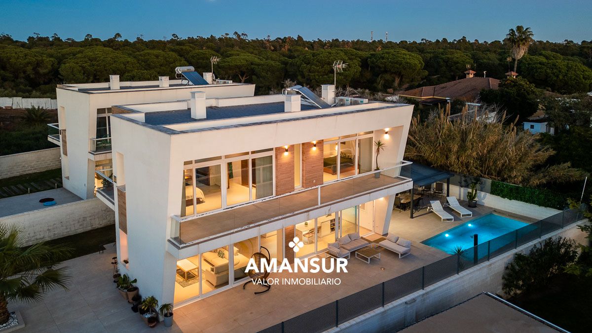 Vista exterior de Casa o xalet en venda en El Rompido amb Aire condicionat, Calefacció i Jardí privat