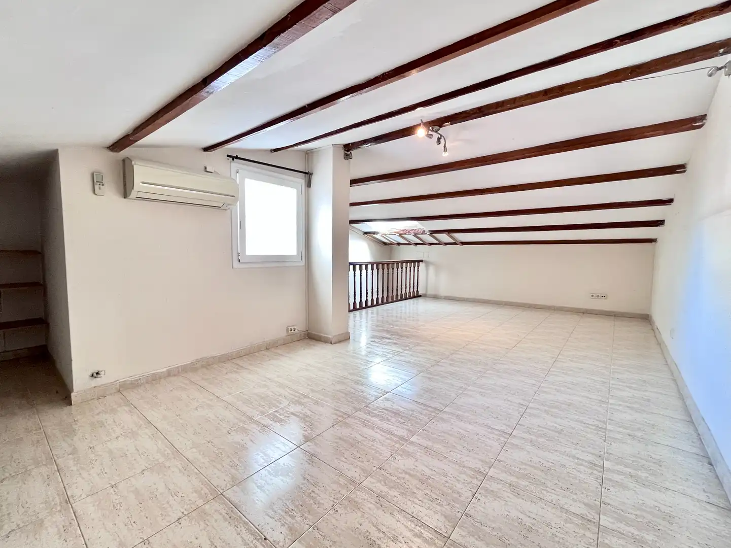 Living room of Flat for sale in L'Hospitalet de Llobregat  with Air Conditioner, Heating and Oven