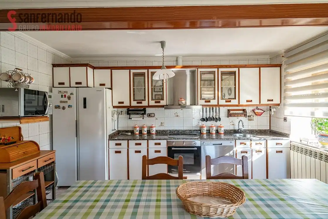 Küche von Haus oder Chalet zum Verkauf in Torrelavega  mit Heizung, Privatgarten und Terrasse
