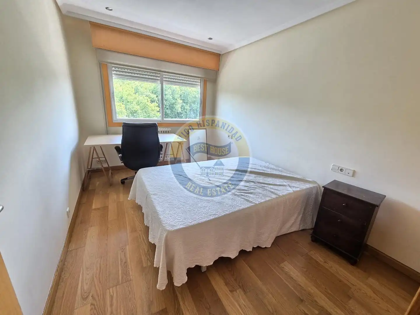 Schlafzimmer von Wohnung zur Miete in Vigo  mit Heizung, Parkett und Möbliert