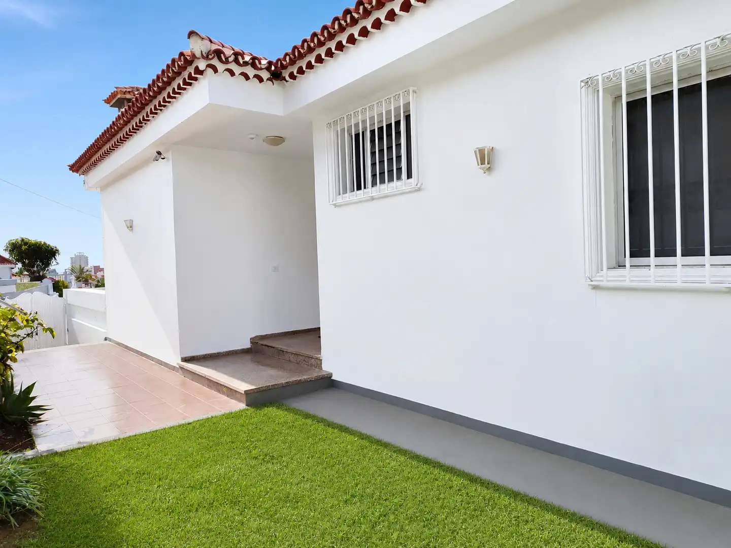 Vista exterior de Casa o xalet en venda en Los Realejos amb Jardí privat, Terrassa i Moblat