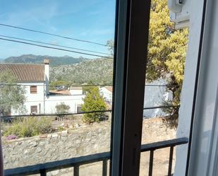 Vista exterior de Apartament en venda en Benaocaz amb Balcó