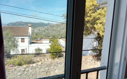 Vista exterior de Apartament en venda en Benaocaz amb Balcó