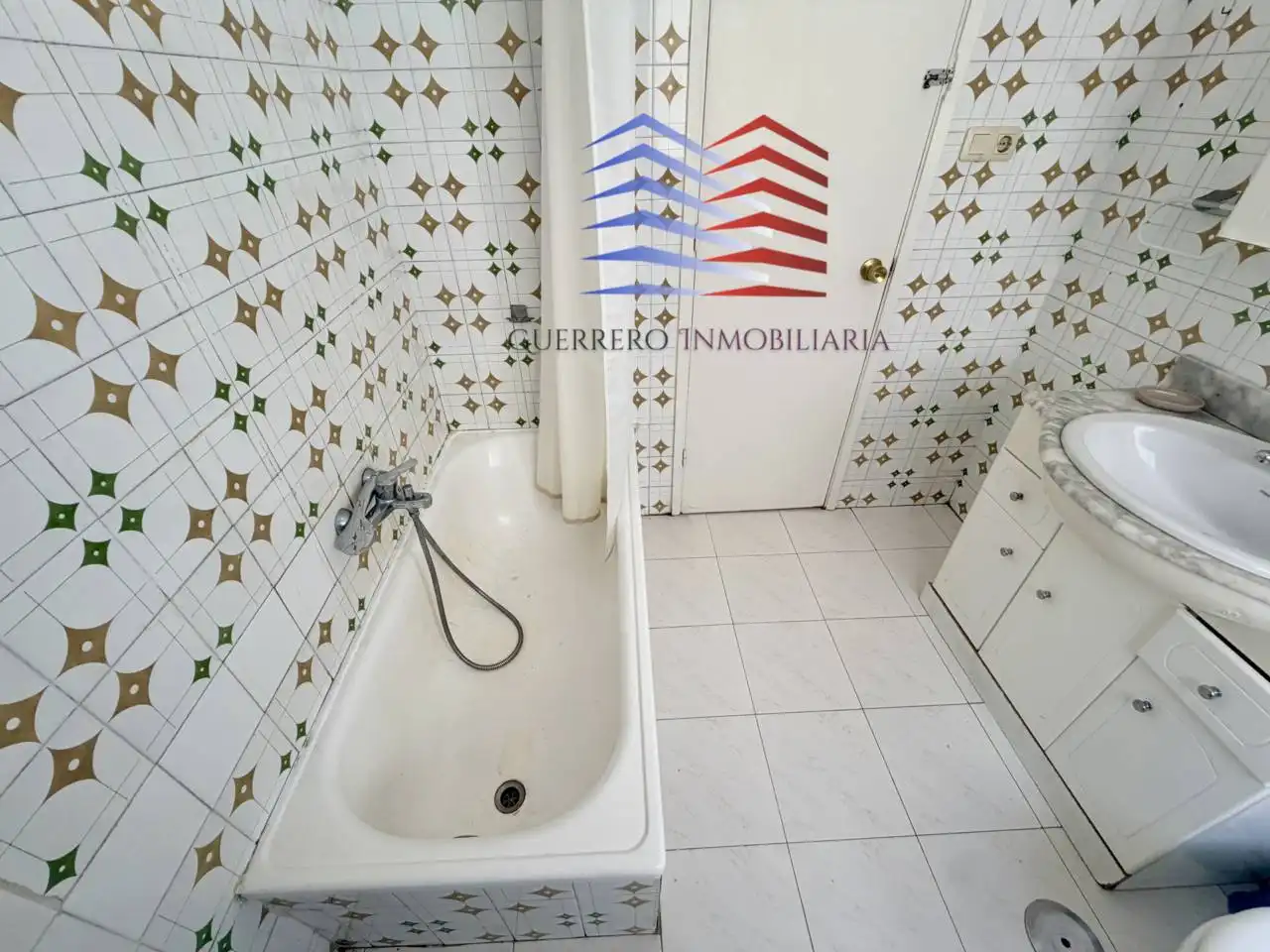 Badezimmer von Wohnung zur Miete in Ourense Capital  mit Heizung, Möbliert und Balkon