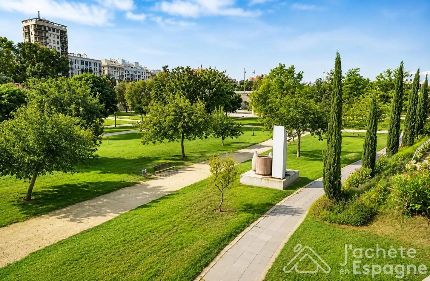 Exterior view of Ground floor for sale in Valencia  with Air Conditioner and Furnished