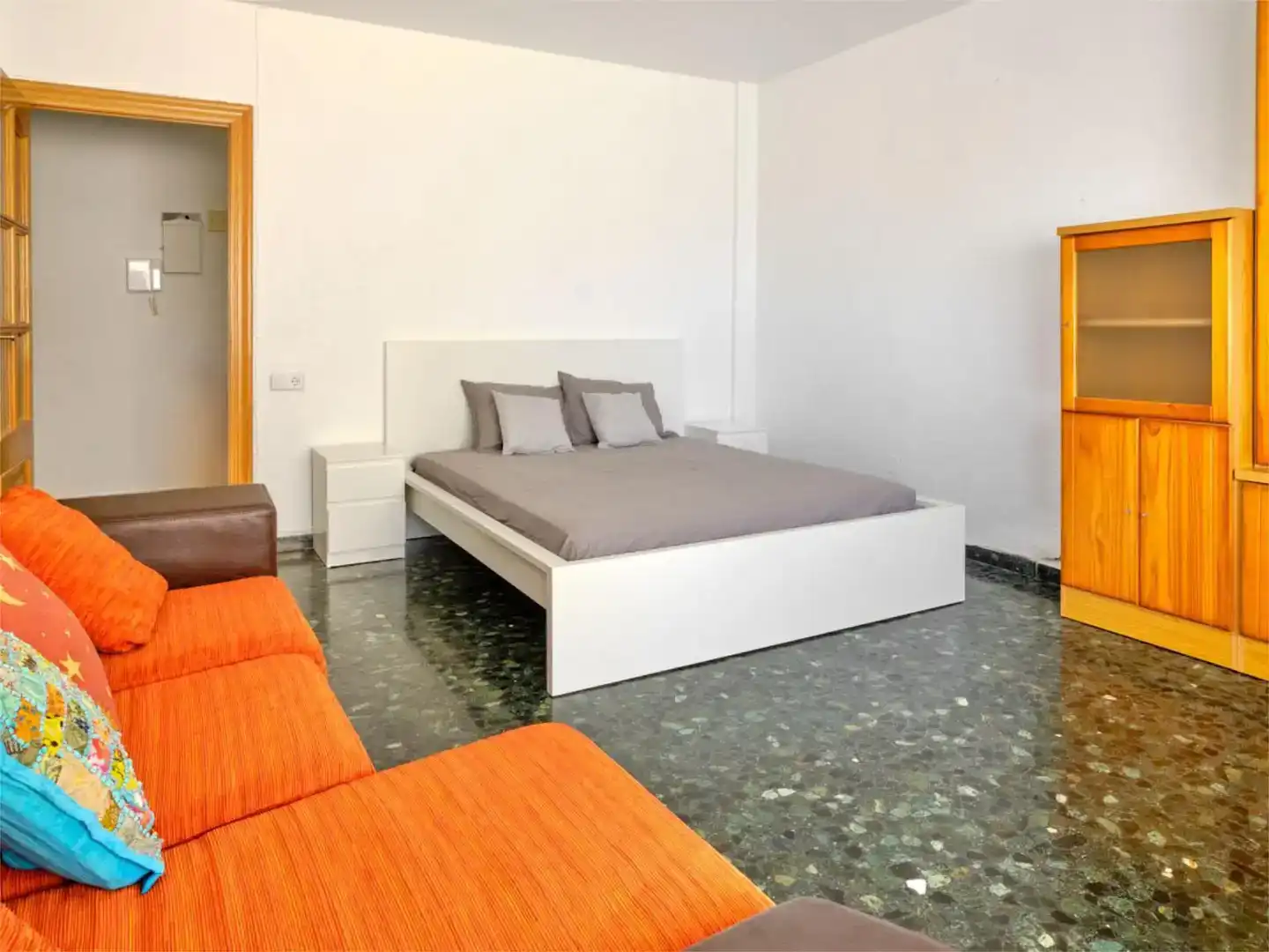Bedroom of Flat for share in Casco Urbano