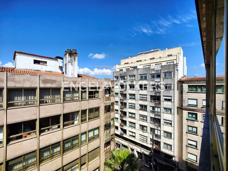 Vista exterior de Apartament en venda en Pontevedra Capital  amb Calefacció, Parquet i Traster