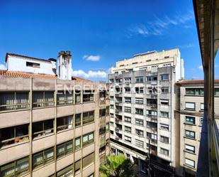 Vista exterior de Apartament en venda en Pontevedra Capital  amb Aire condicionat, Calefacció i Parquet