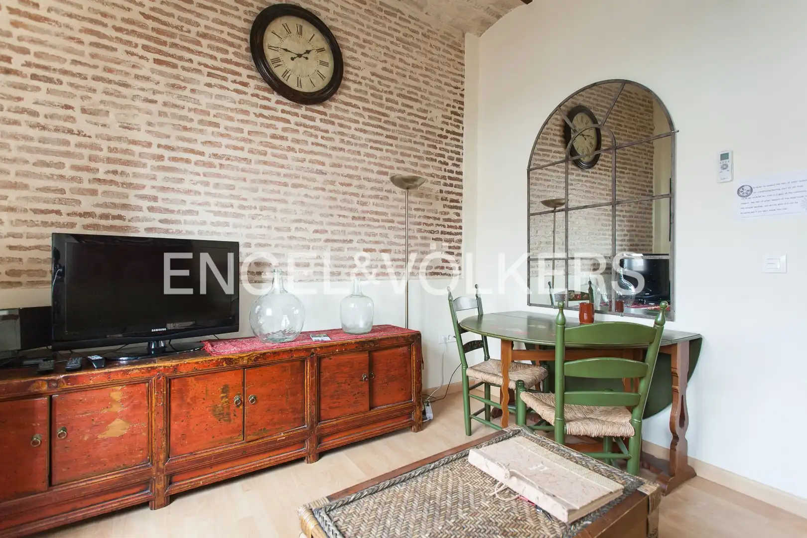 Living room of Flat for sale in Sevilla  with Air Conditioner and Heating