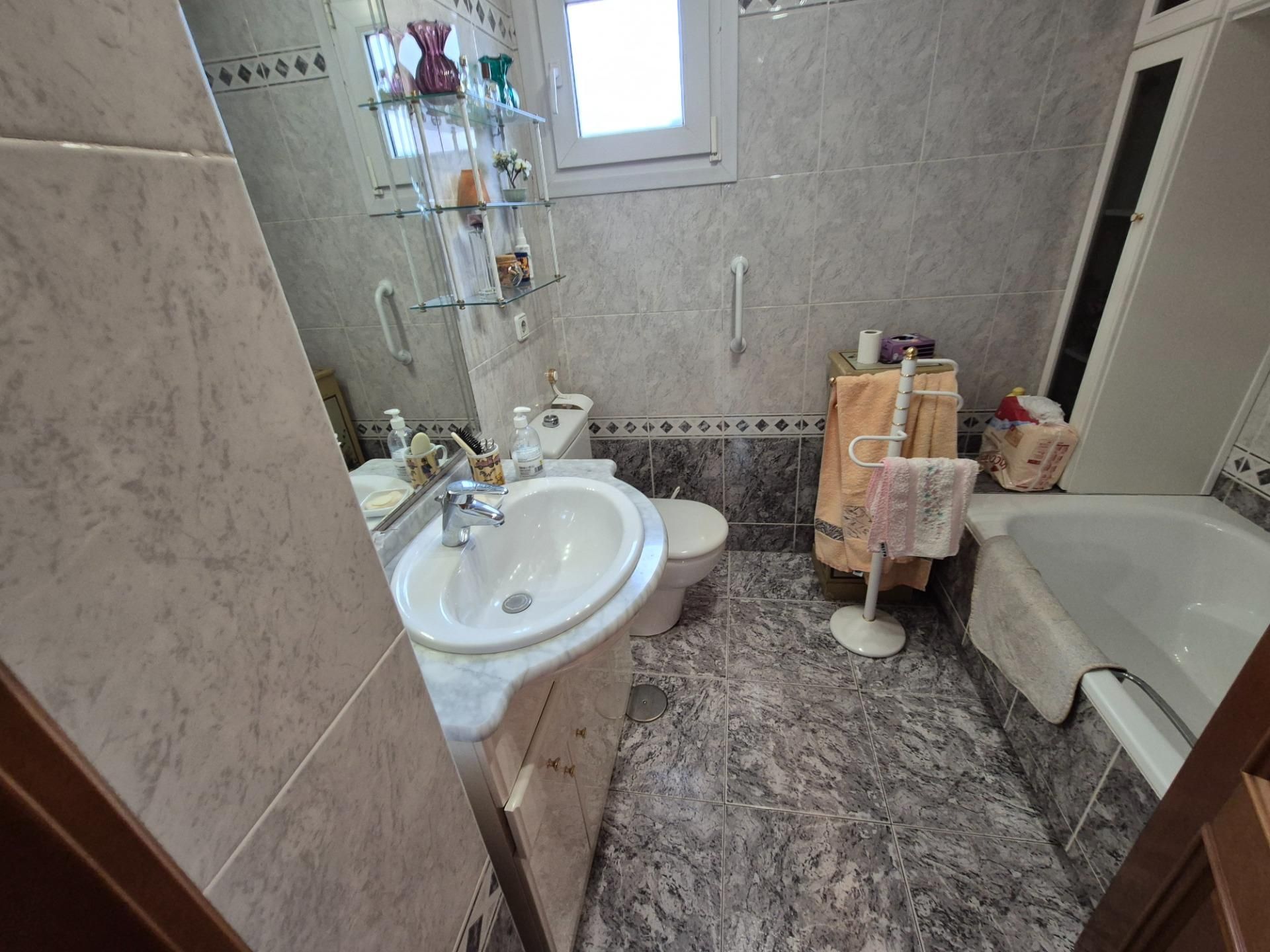 Bany de Àtic en venda en Elda amb Balcó