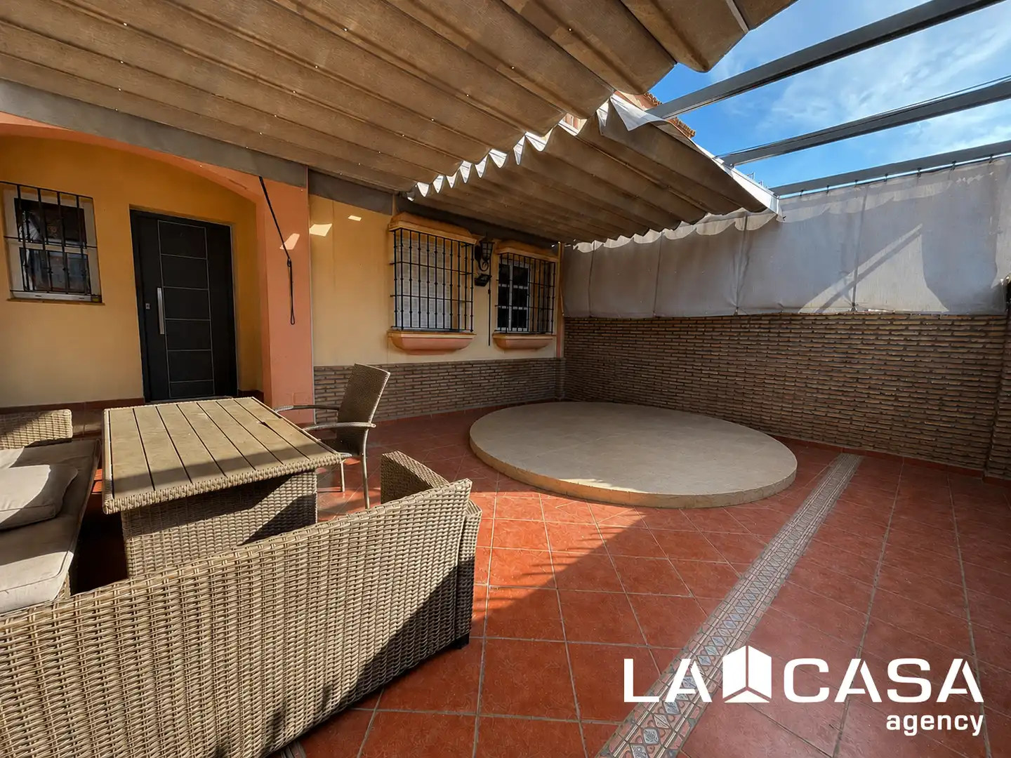 Terraza de Casa adosada en venta en Dos Hermanas con Terraza