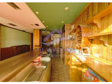 Locale commerciale in vendita a Calle Saturno 25