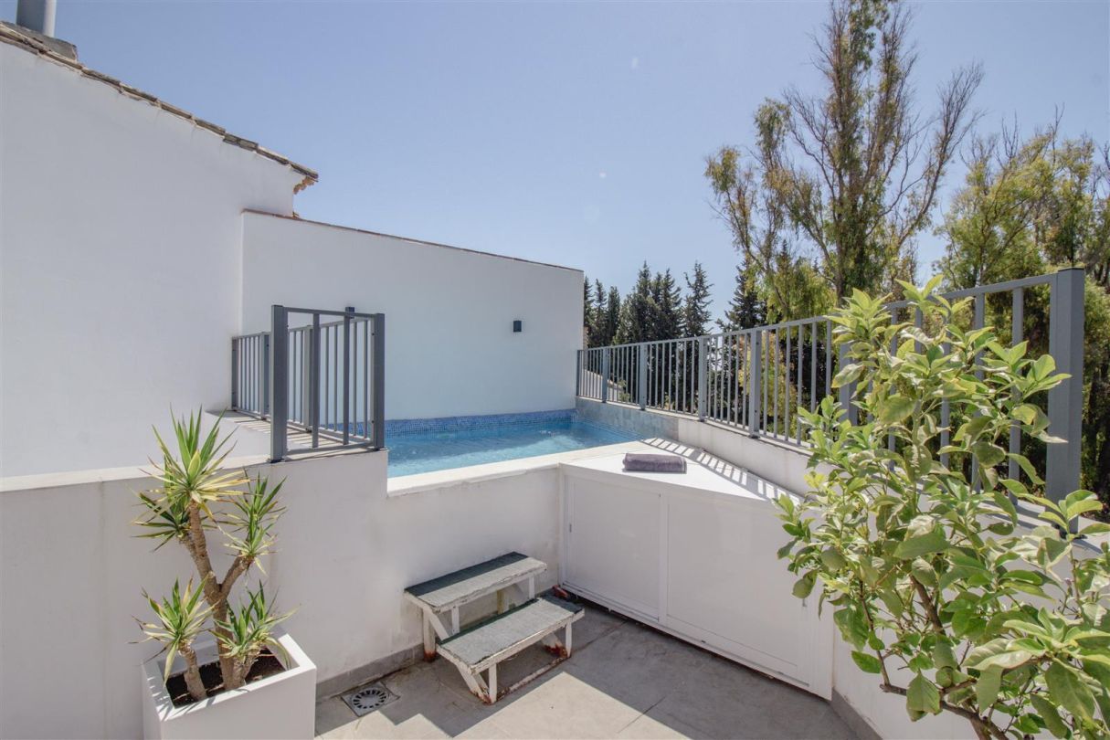 Swimming pool of Single-family semi-detached for sale in Marbella  with Terrace and Swimming Pool