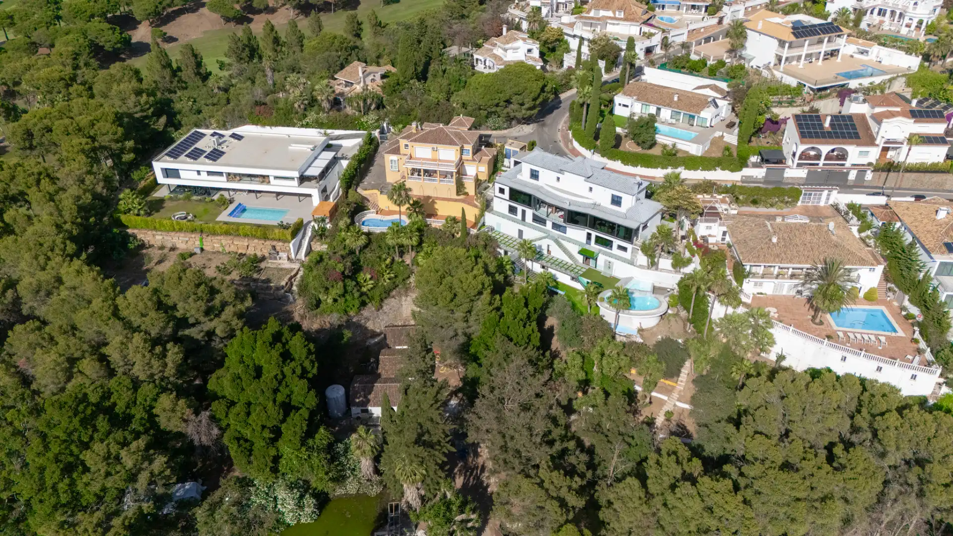 Vista exterior de Casa o xalet en venda en Benalmádena amb Aire condicionat, Calefacció i Jardí privat