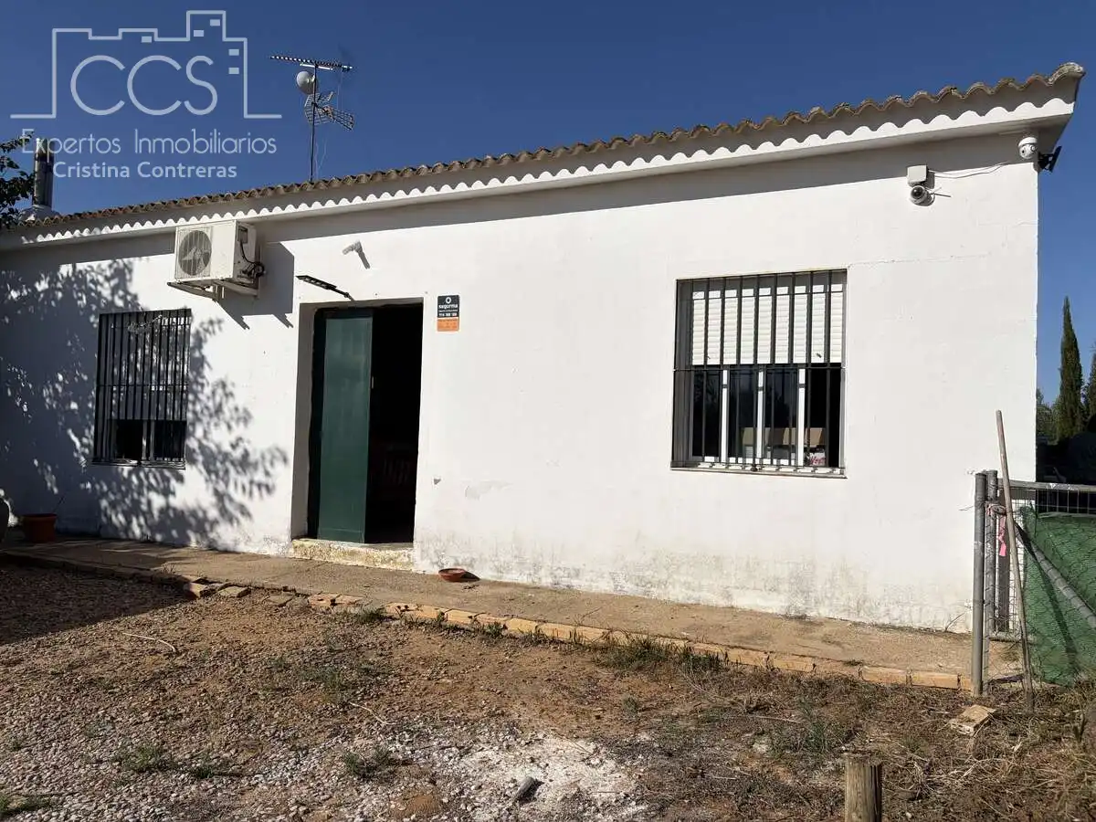 Casa rústica amb piscina en venda a Pilas, imagen 3