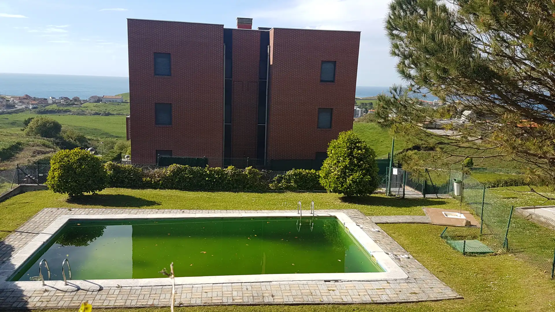 Piscina de Piso en venta en Suances con Calefacción, Amueblado y Lavadora