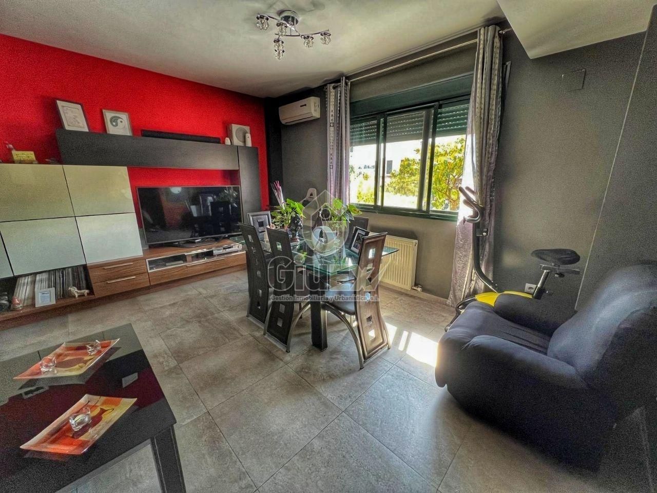 Sala d'estar de Casa o xalet en venda en Cáceres Capital amb Calefacció, Jardí privat i Terrassa