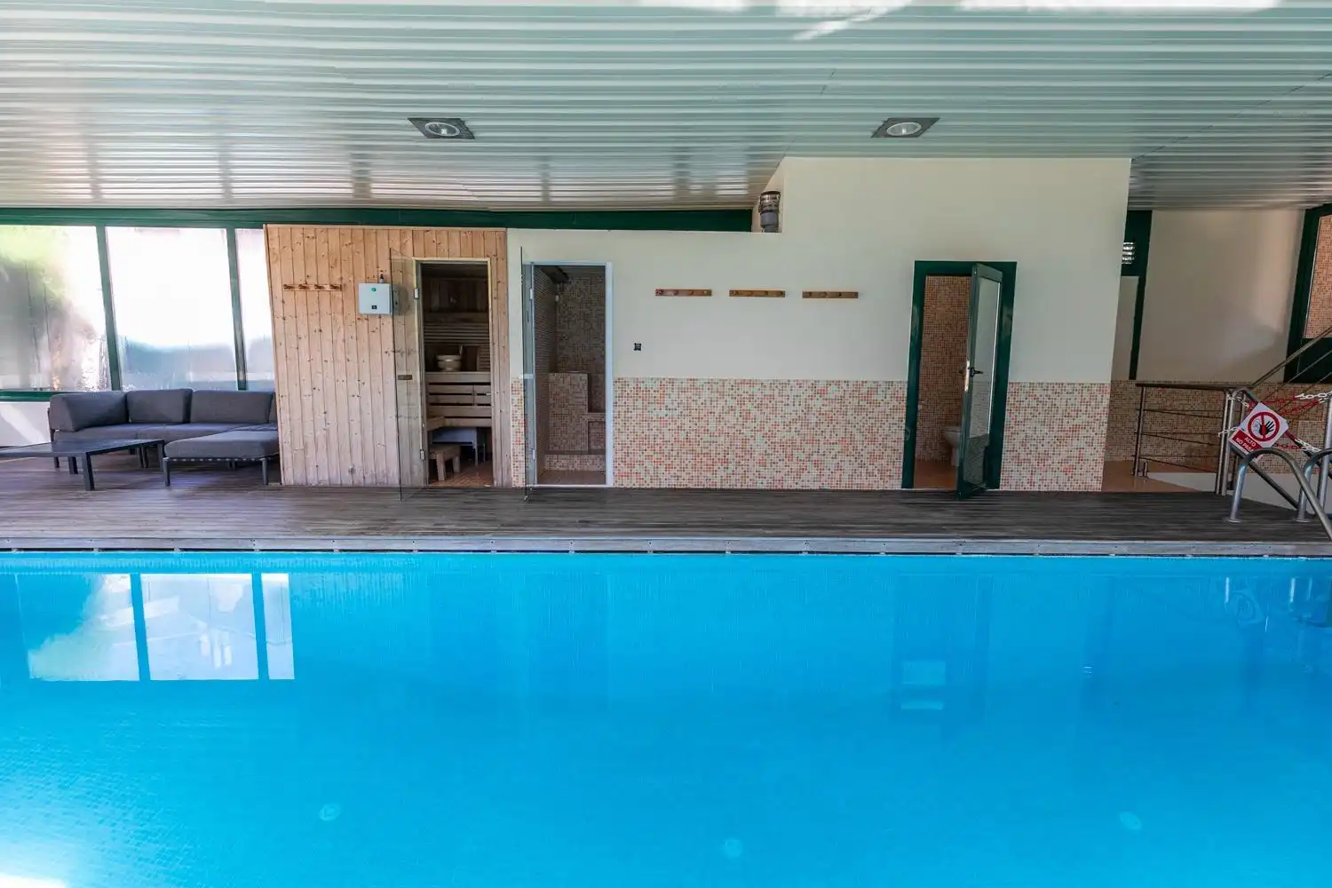 Piscina de Casa o xalet en venda en Jaca amb Calefacció, Jardí privat i Terrassa