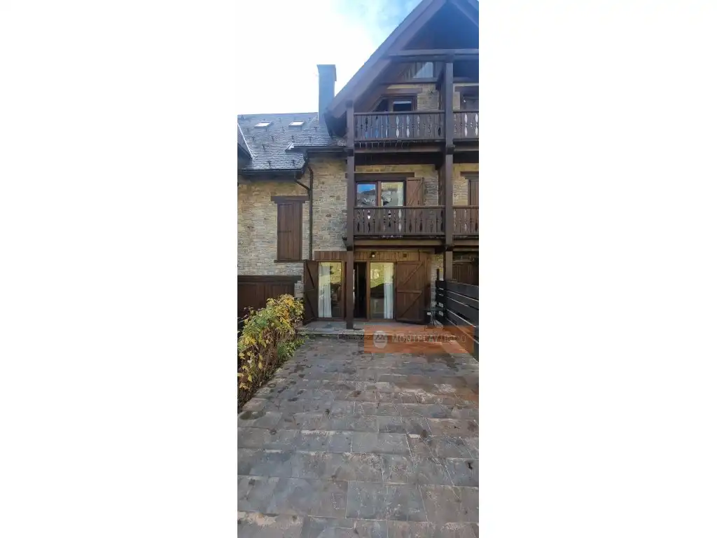 Vista exterior de Casa adosada en venta en Naut Aran