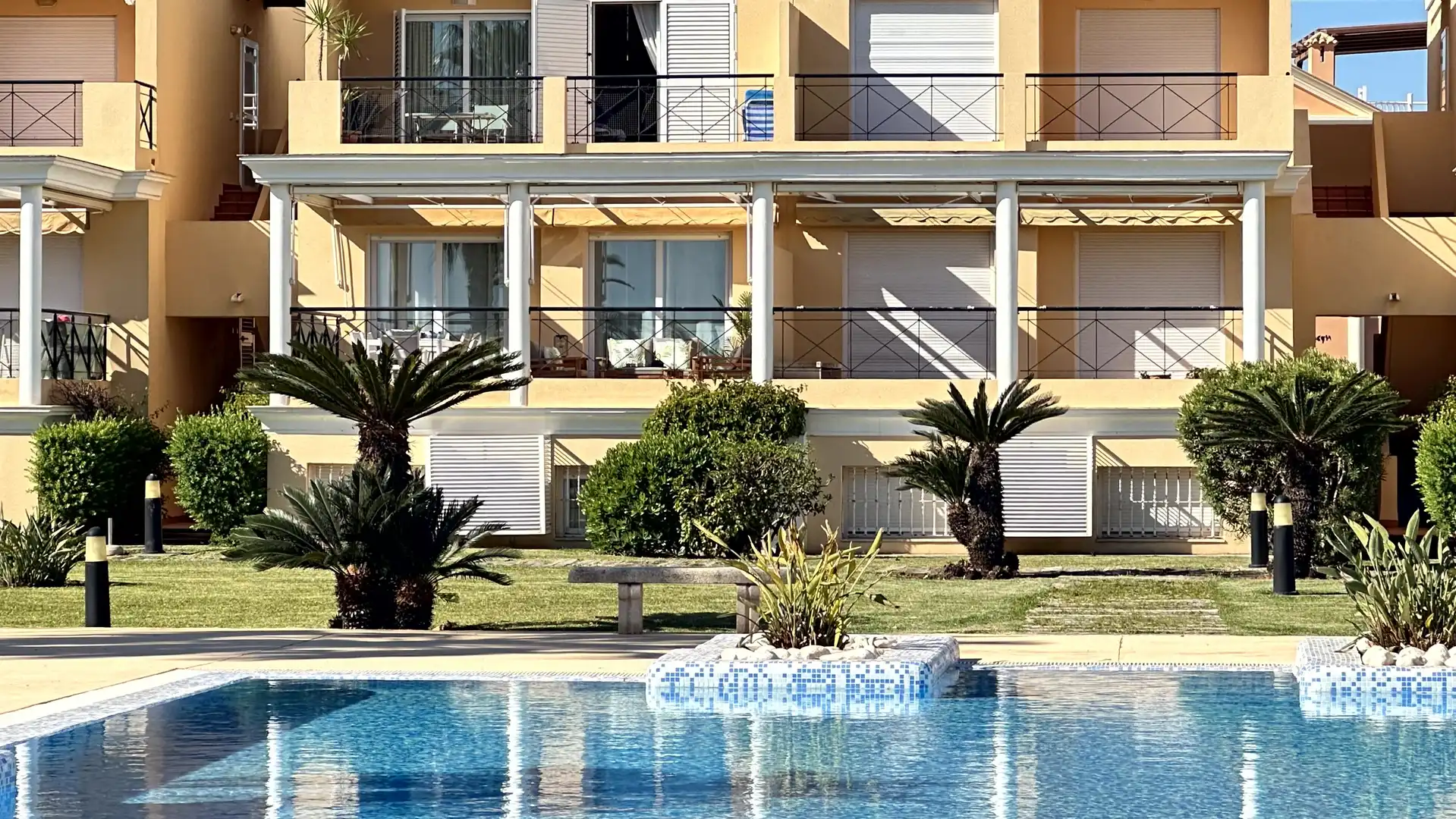 Schwimmbecken von Wohnungen zur Miete in Oliva mit Klimaanlage, Heizung und Privatgarten