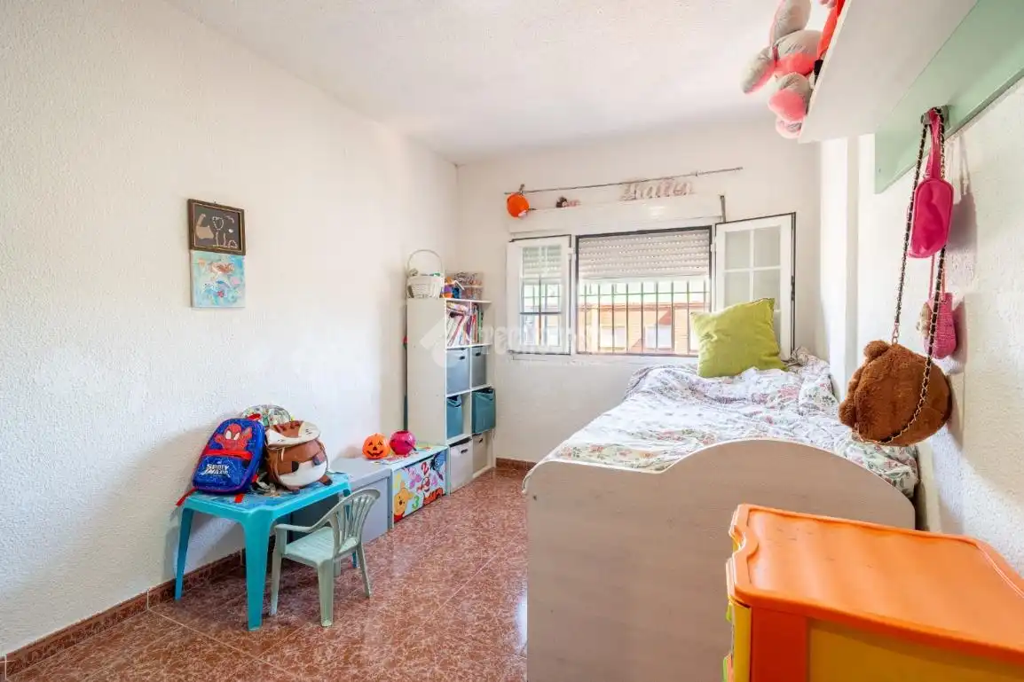 Bedroom of Flat for sale in Granada  with Air Conditioner, Heating and Terrace