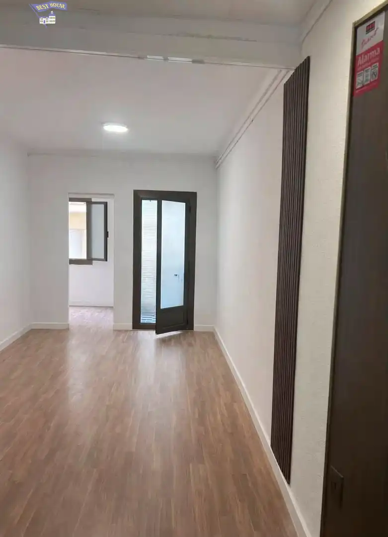 Wohnung zum Verkauf in Barcelona mit Parkett und Terrasse