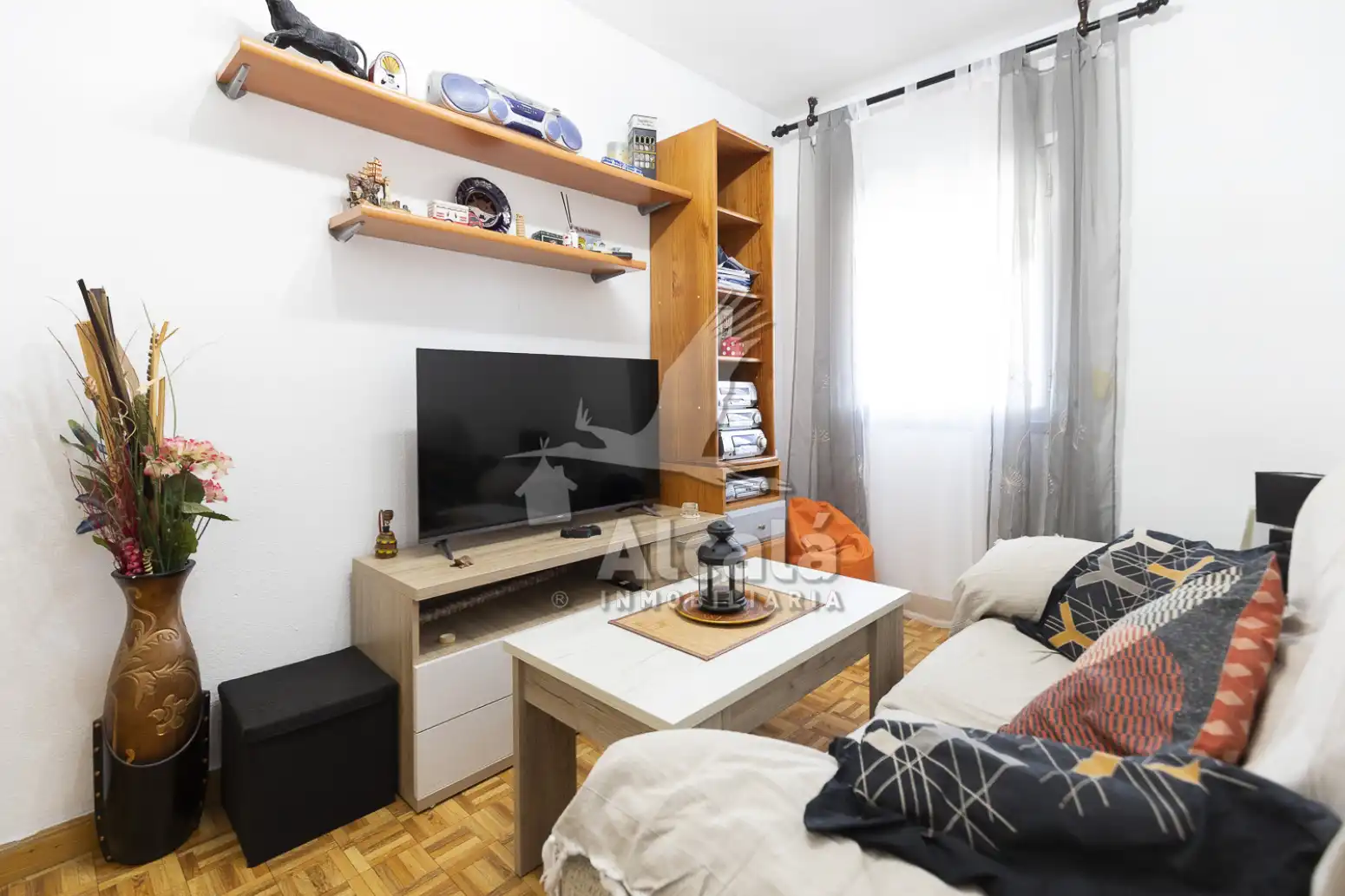 Living room of Flat for sale in Alcalá de Henares  with Air Conditioner, Heating and Terrace