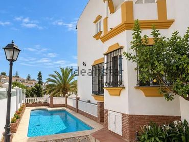 Villa avec balcon à vendre à Centro