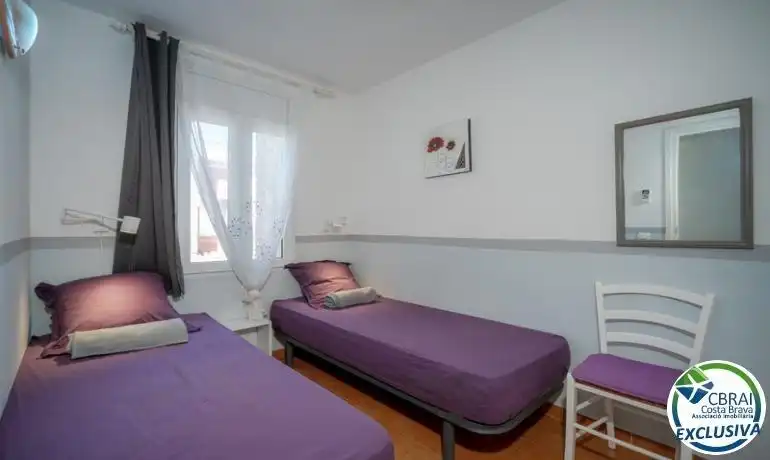 Dormitori de Apartament en venda en Empuriabrava amb Aire condicionat i Terrassa