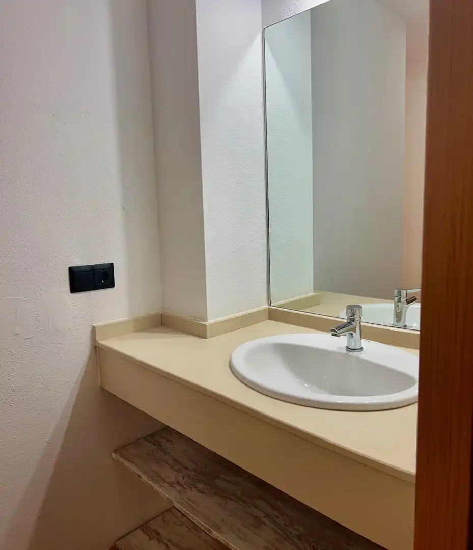 Baño de Piso de alquiler en Riba-roja de Túria con Terraza, Trastero y Piscina