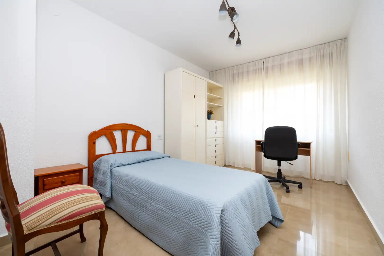 Habitación de Piso de alquiler en Granada con Aire acondicionado, Calefacción y Terraza