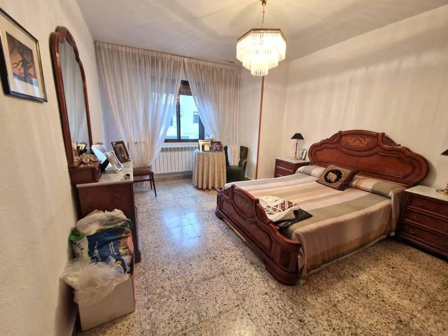Schlafzimmer von Einfamilien-Reihenhaus zum Verkauf in Plasencia mit Klimaanlage, Terrasse und Abstellraum