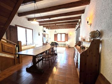 Casa rústica amb balcó en venda a Airesol
