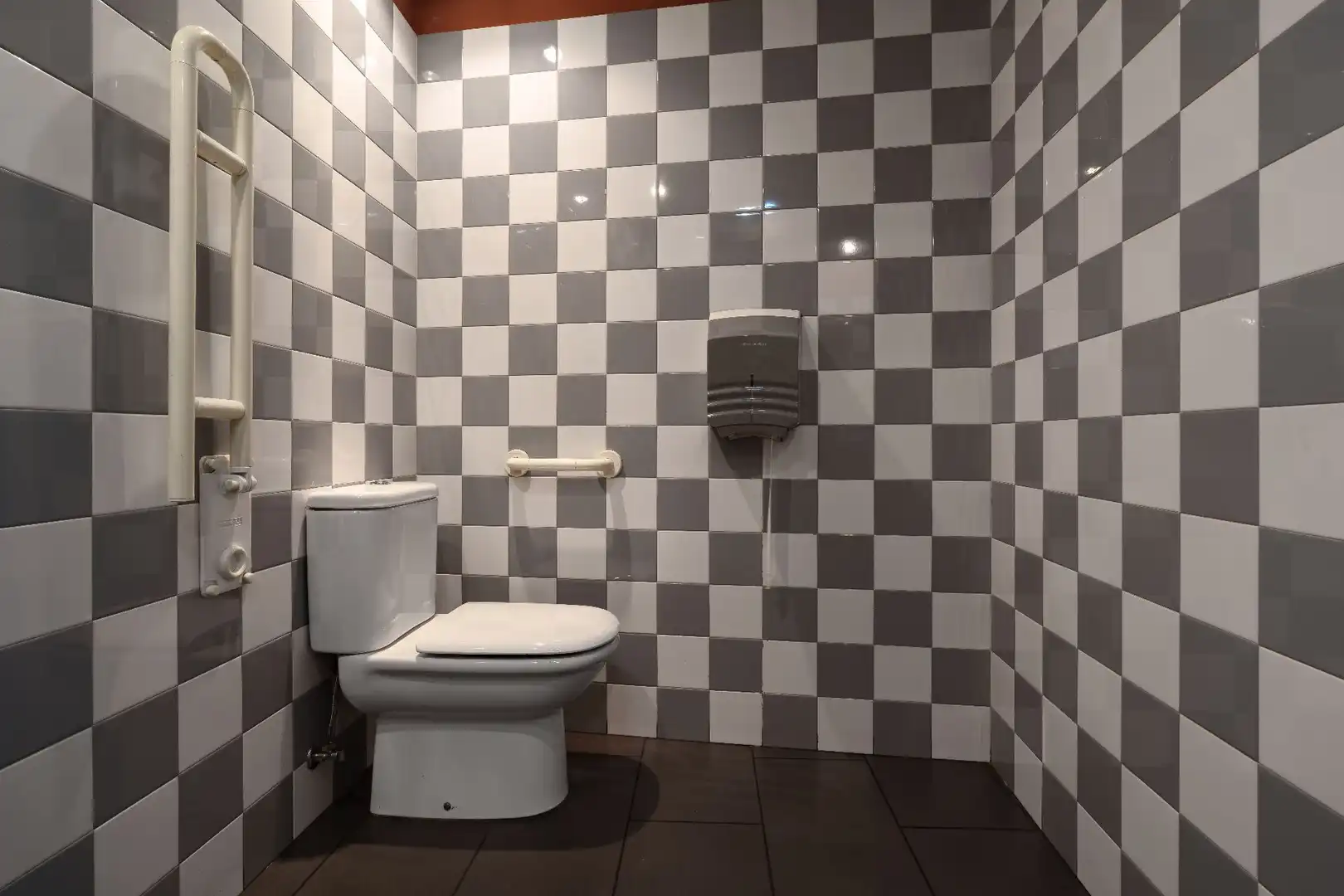 Baño de Local en venta en Tolosa con Aire acondicionado y Amueblado