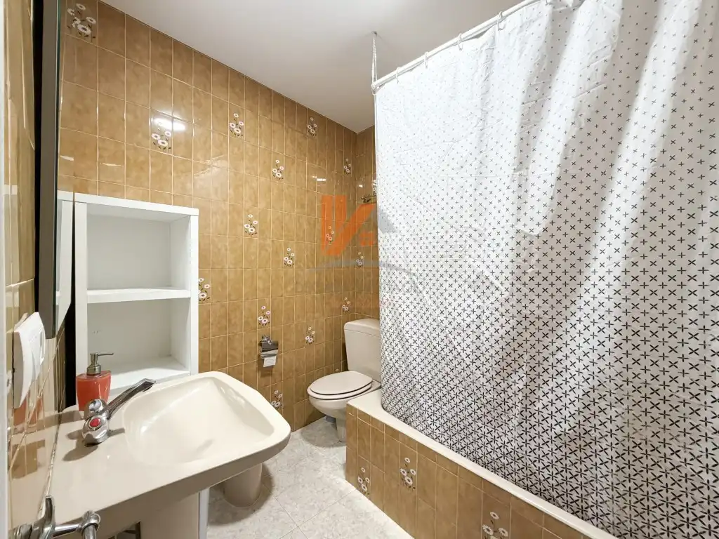 Baño de Piso en venta en Santiago de Compostela  con Horno
