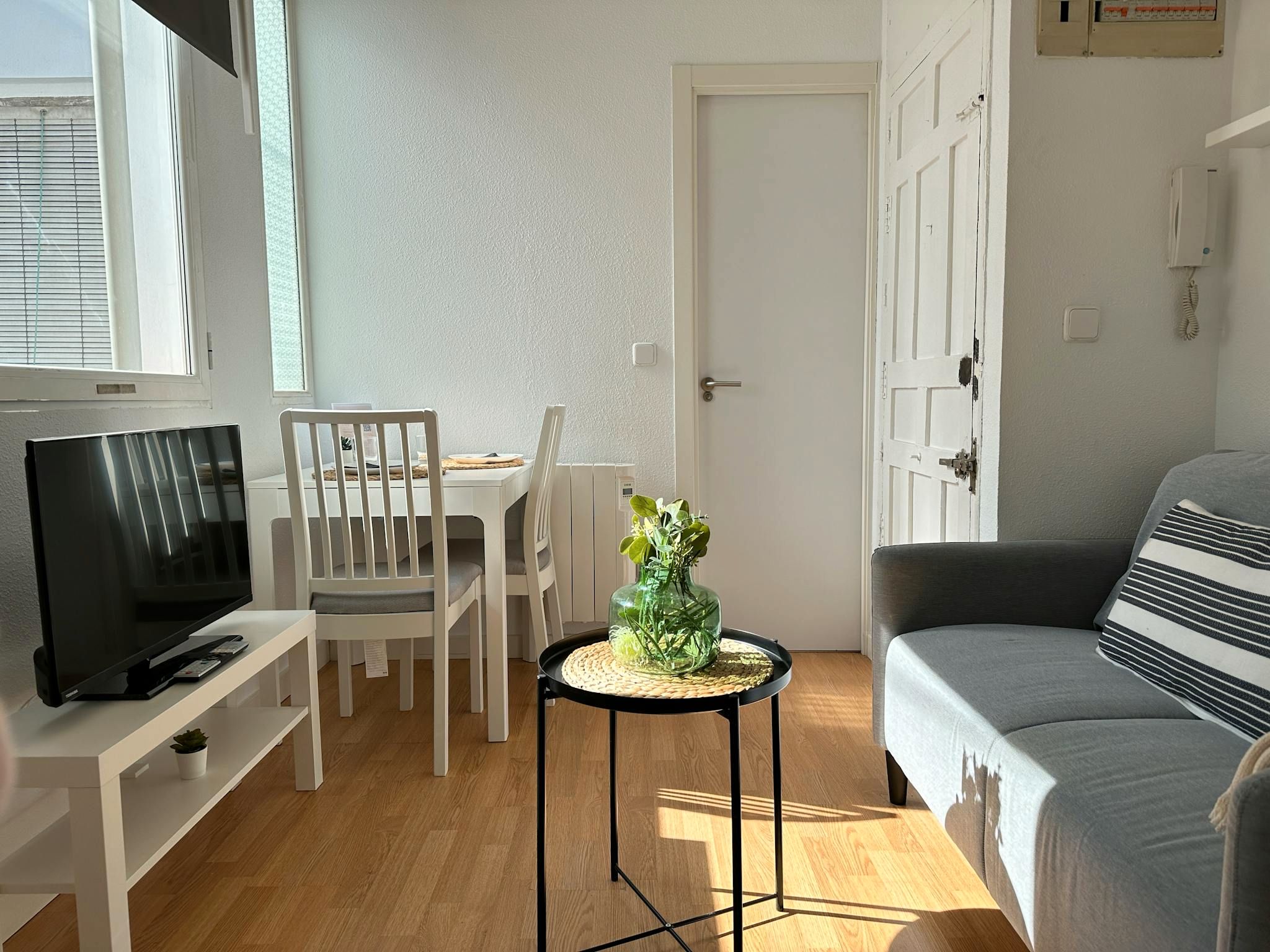 Menjador de Pis de lloguer en  Madrid Capital amb Calefacció, Moblat i Rentadora