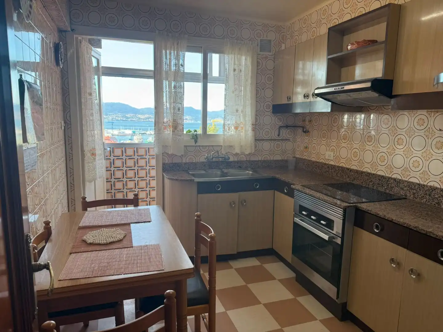 Cocina de Piso en venta en Vigo  con Terraza y Balcón