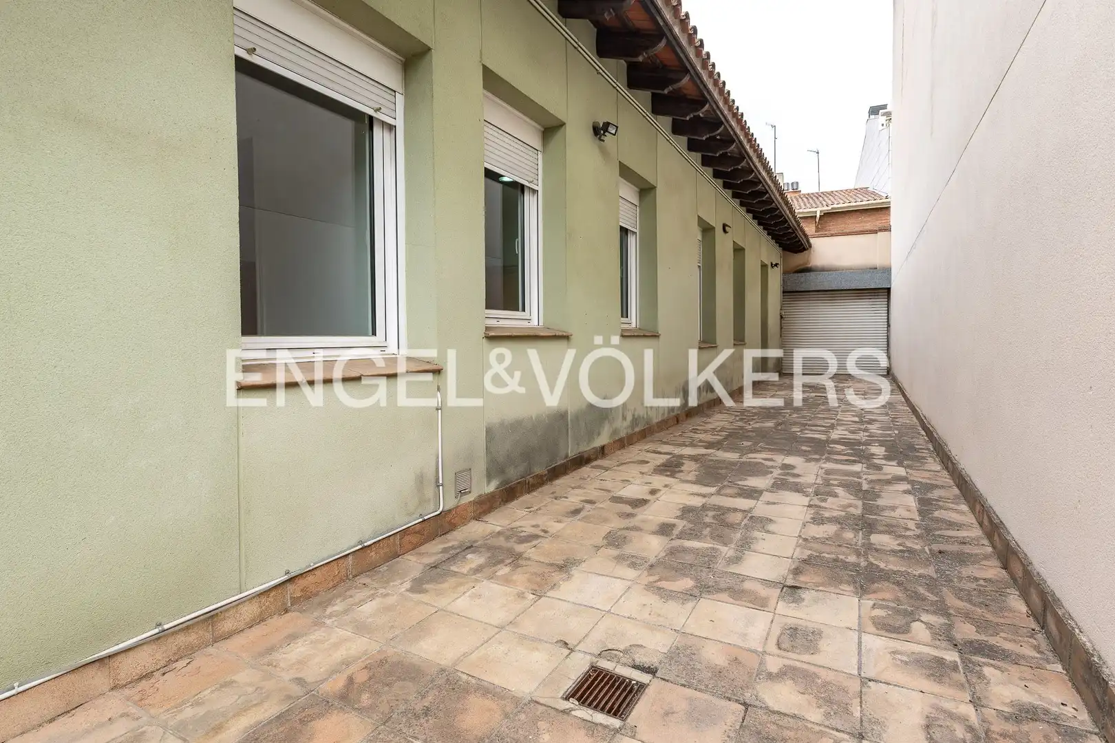 Vista exterior de Casa adosada en venda en Sabadell amb Aire condicionat, Calefacció i Jardí privat