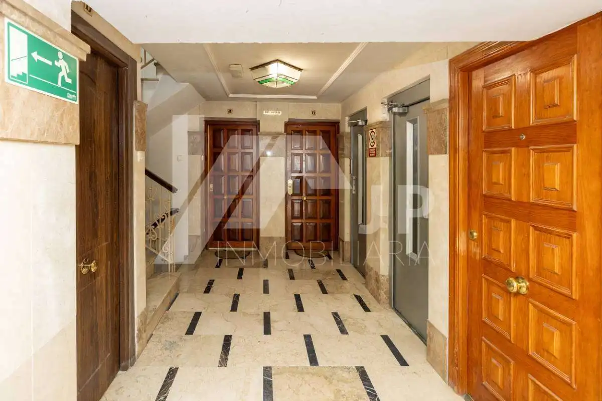 Wohnung zum Verkauf in Granada mit Klimaanlage, Heizung und Terrasse