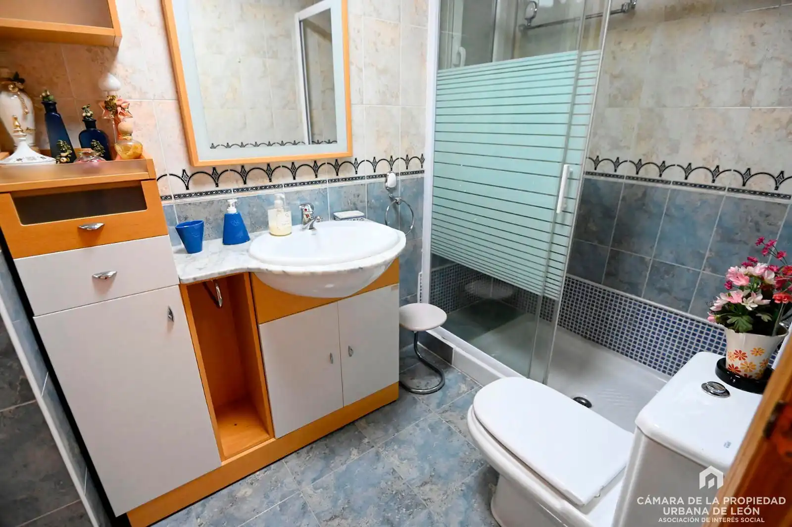 Baño de Piso en venta en León Capital  con Calefacción, Terraza y Trastero