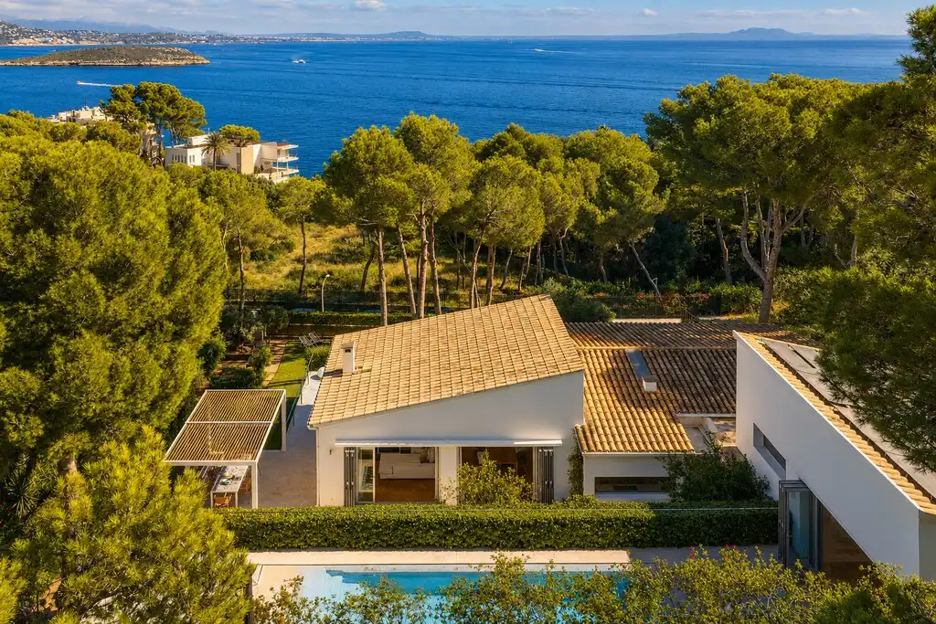 Vista exterior de Casa o xalet en venda en Calvià amb Aire condicionat, Calefacció i Jardí privat