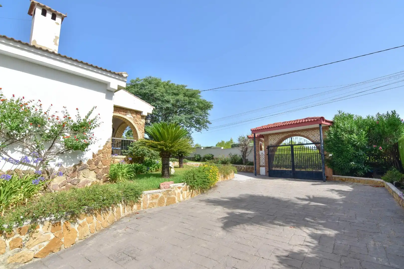 Vista exterior de Casa o chalet en venta en Montserrat con Aire acondicionado, Calefacción y Jardín privado