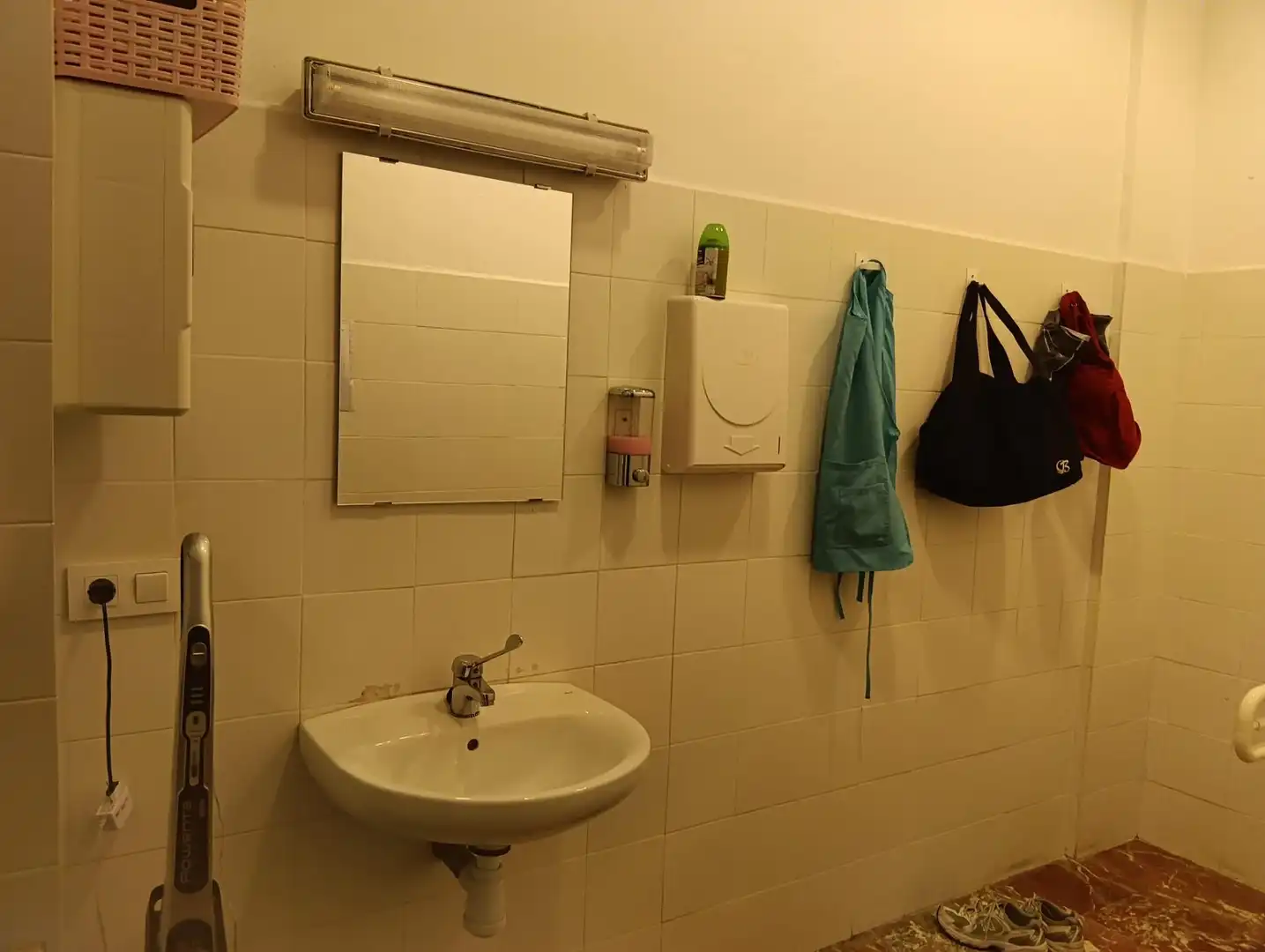 Badezimmer von Geschaftsraum zur Miete in Granada mit Klimaanlage
