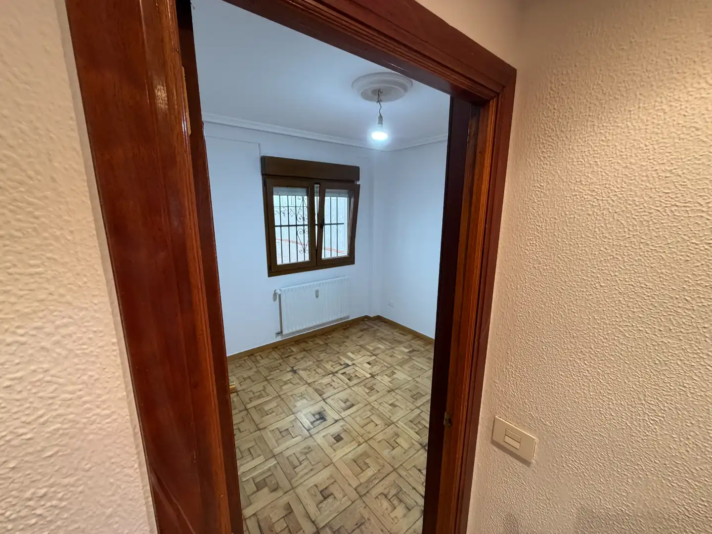 Pis en venda en Oviedo  amb Calefacció, Parquet i Terrassa