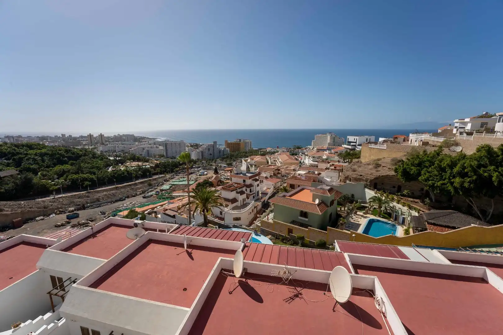 Vista exterior de Apartament en venda en Adeje amb Aire condicionat, Terrassa i Moblat