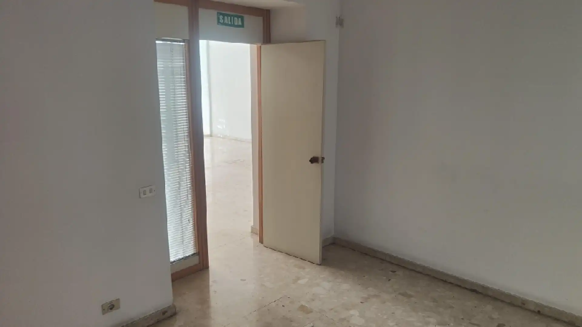 Commercial properties for rent in Aller