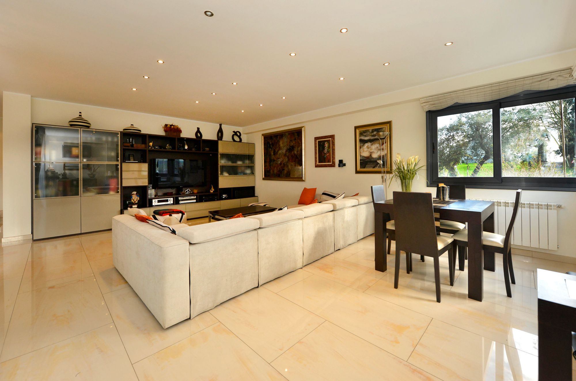 Sala d'estar de Casa o xalet en venda en Marina de Cudeyo amb Aire condicionat, Calefacció i Jardí privat