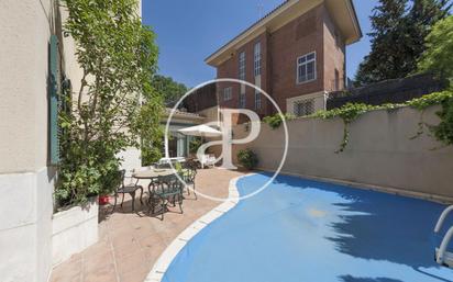 Exterior view of House or chalet for sale in  Madrid Capital  with Air Conditioner, Heating and Private garden