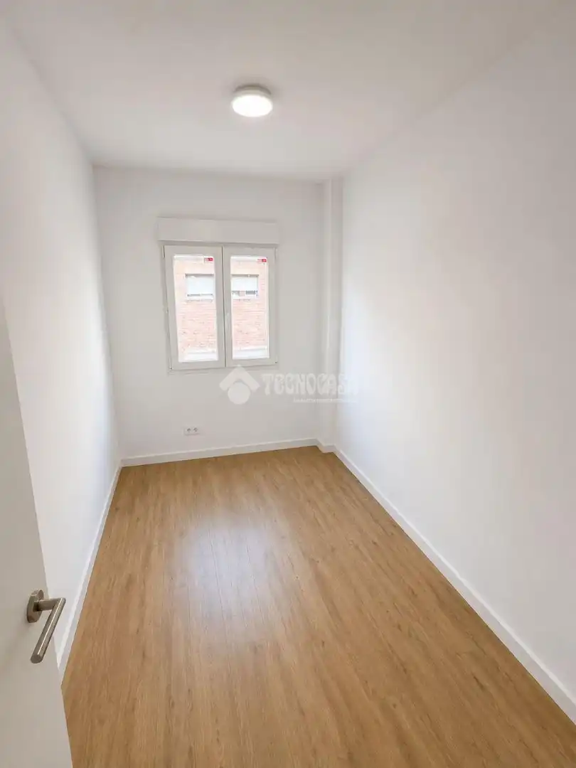 Bedroom of Flat for sale in Madrid