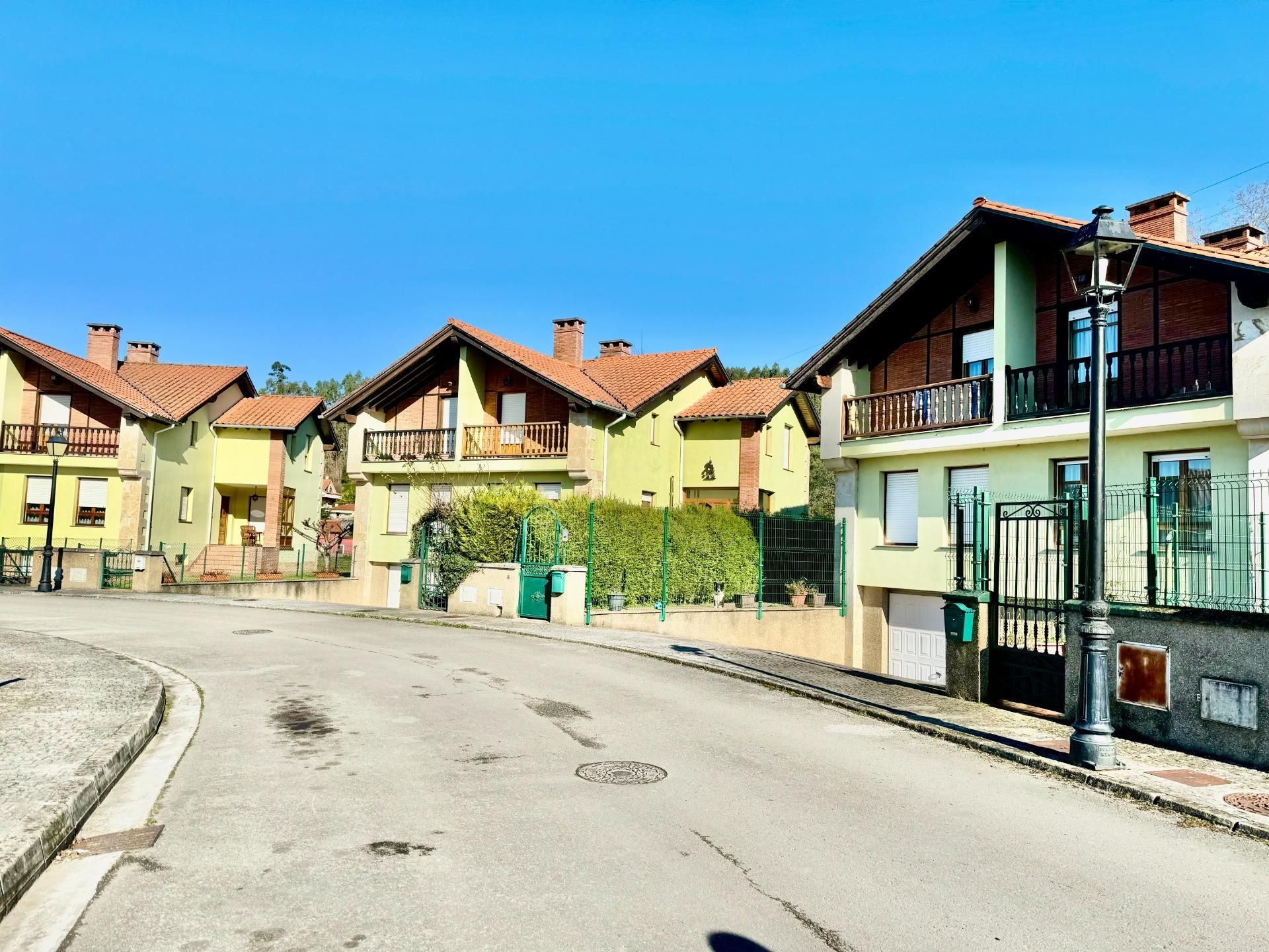 Vista exterior de Casa o xalet en venda en Mazcuerras amb Calefacció, Jardí privat i Terrassa